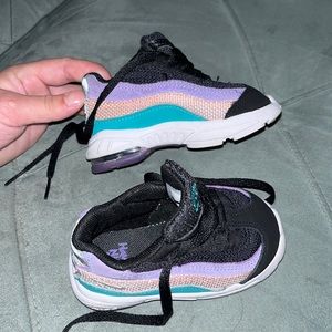 Kids Nike Air size 4c like new